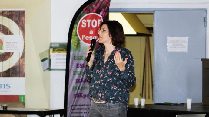 Gaëlle Baud, conseillère agriculture durable, a répondu aux questions des adhérents sur la certification HVE, qu’elle a tenue à « dédramatiser ».